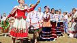 Фестиваль народного творчества «Легенды Тамани: Сказ о казаке и голубе»: скачки и казачьи состязания Фестиваль народного творчества «Легенды Тамани: Сказ о казаке и голубе»: скачки и казачьи состязания