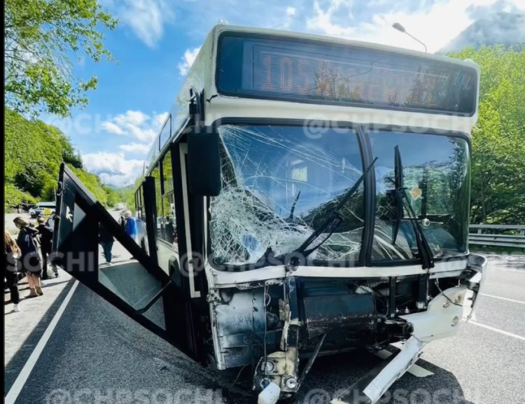 Мастурбирует в машине вк