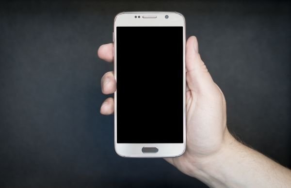Новый iPhone свел россиянку с ума: поход в магазин закончился «психушкой»  Новый iPhone свел россиянку с ума: поход в магазин закончился «психушкой»