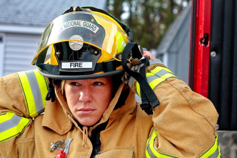 woman-fire-fighter-g956230615_1920.jpg