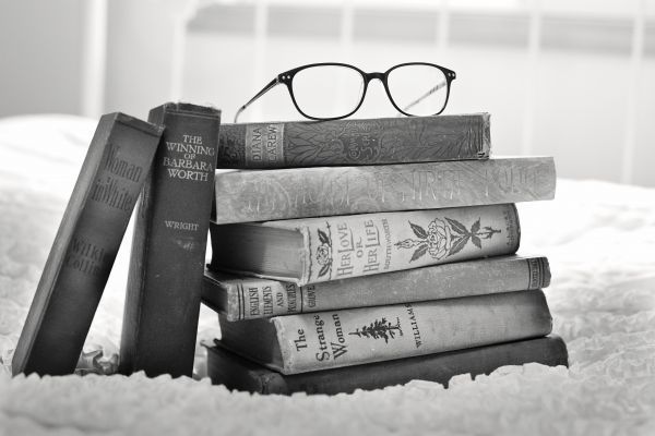 stack_of_books_vintage_books_book_books_old_education_antique_stack-1225330.jpeg