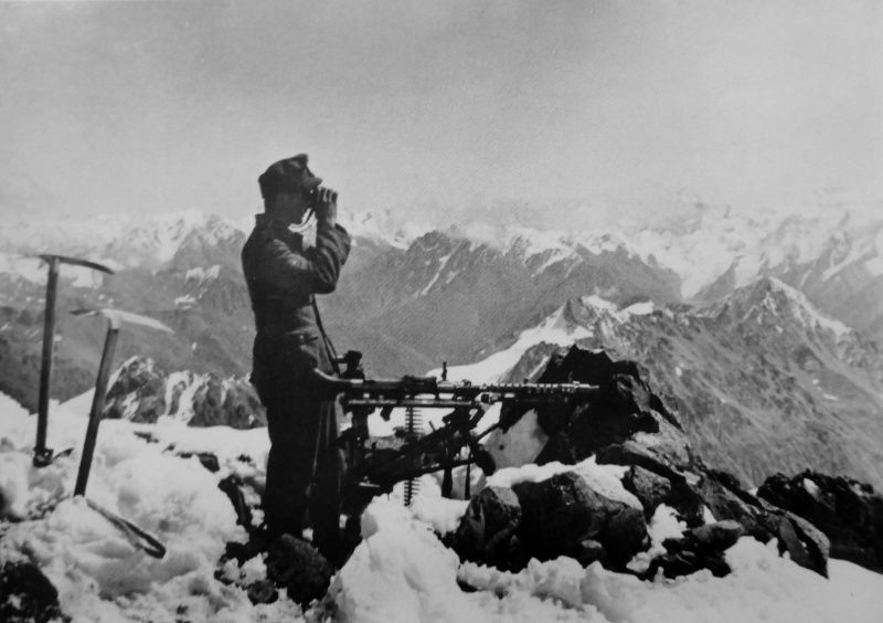 1942-8-     .jpeg