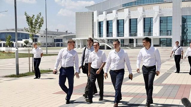 02 Серафим Тимченко и губернатор Вениамин Кондратьев у Дворца водных втидов спорта в Краснодаре Фото - пресс-слуюда алминистрации Краснодарского края.jpg 02 Серафим Тимченко и губернатор Вениамин Кондратьев у Дворца водных втидов спорта в Краснодаре Фото - пресс-слуюда алминистрации Краснодарского края.jpg