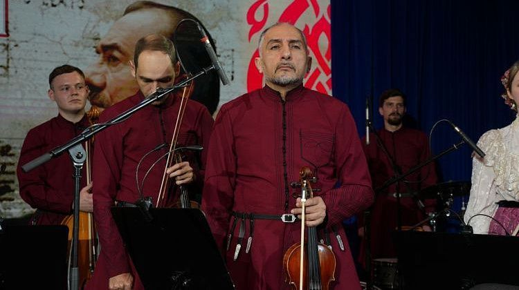 Солисты Кубанского казачьего хора выступили в Кремле с оркестром «Благовест» Солисты Кубанского казачьего хора выступили в Кремле с оркестром «Благовест»