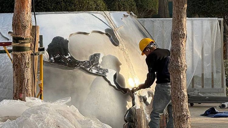 Гигантские руки в Краснодаре: что за новый арт-объект собирают в «Парке Облаков» Гигантские руки в Краснодаре: что за новый арт-объект собирают в «Парке Облаков»