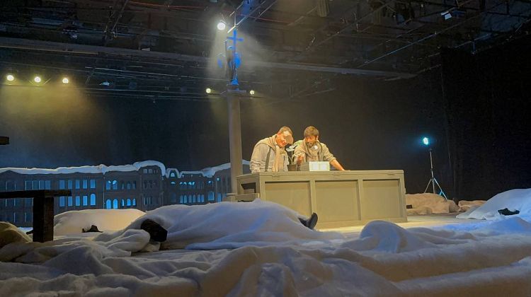 Призрачный детектив: в погоне за Шинелью на сцене Драмтеатра в Краснодаре Призрачный детектив: в погоне за Шинелью на сцене Драмтеатра в Краснодаре