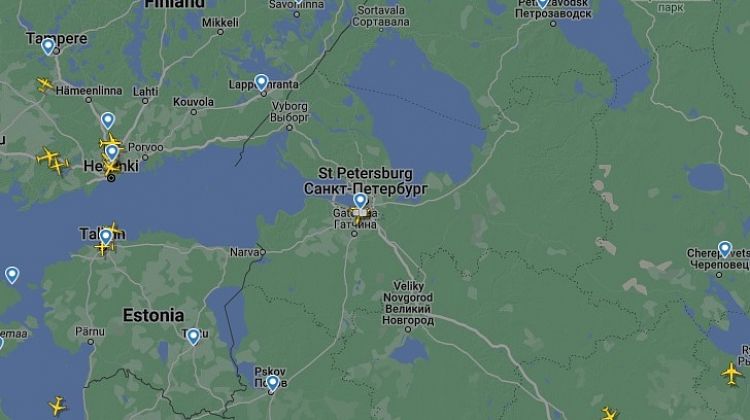 В Питере истребители подняли в небо: над аэропортом неопознанный летающий объект