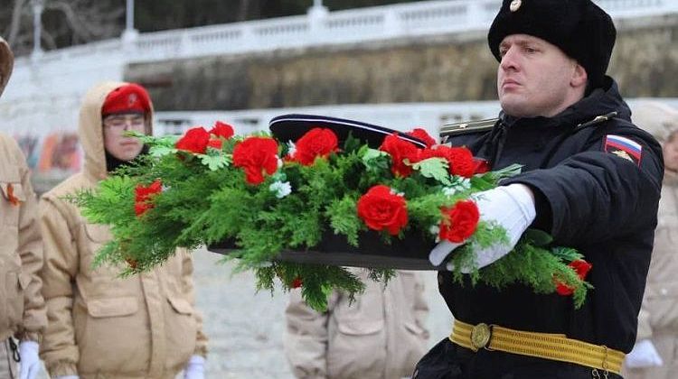 В Геленджике прошла акция памяти «Бескозырка»: дань подвигу у берегов бухты В Геленджике прошла акция памяти «Бескозырка»: дань подвигу у берегов бухты