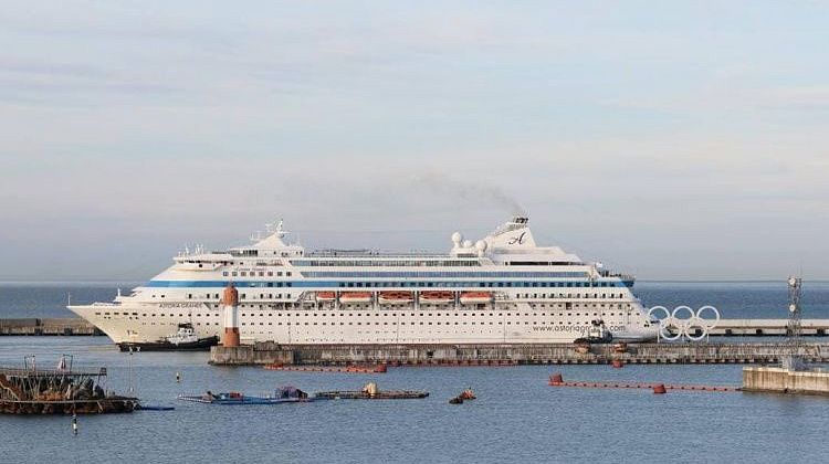   !  Astoria Grande   :    