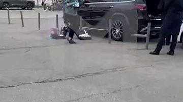   ?    ,   
