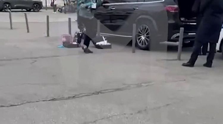   ?    ,   