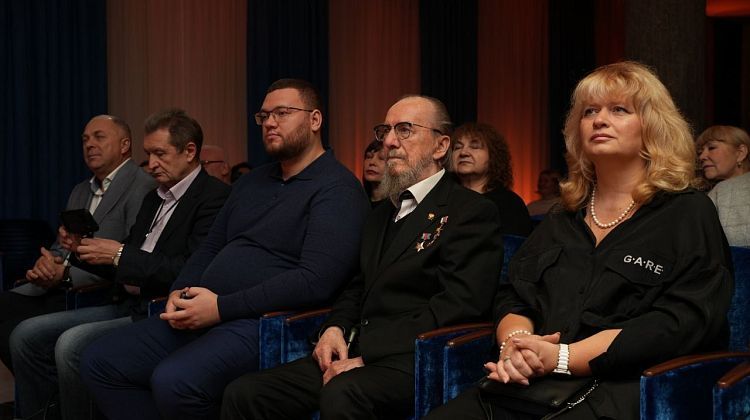 Солисты Кубанского казачьего хора выступили в Кремле с оркестром «Благовест» Солисты Кубанского казачьего хора выступили в Кремле с оркестром «Благовест»