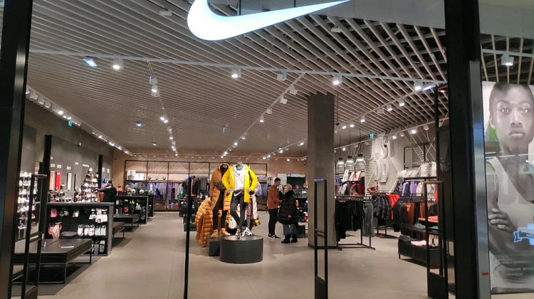  Nike     :     