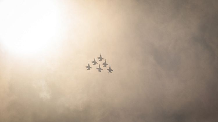      F-16     
