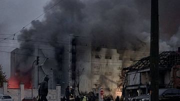 Киев пылает до сих пор! Комбинированный удар пробил систему: оборона ВСУ трещит по швам