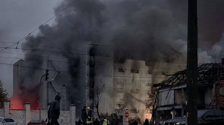 Киев пылает до сих пор! Комбинированный удар пробил систему: оборона ВСУ трещит по швам Киев пылает до сих пор! Комбинированный удар пробил систему: оборона ВСУ трещит по швам