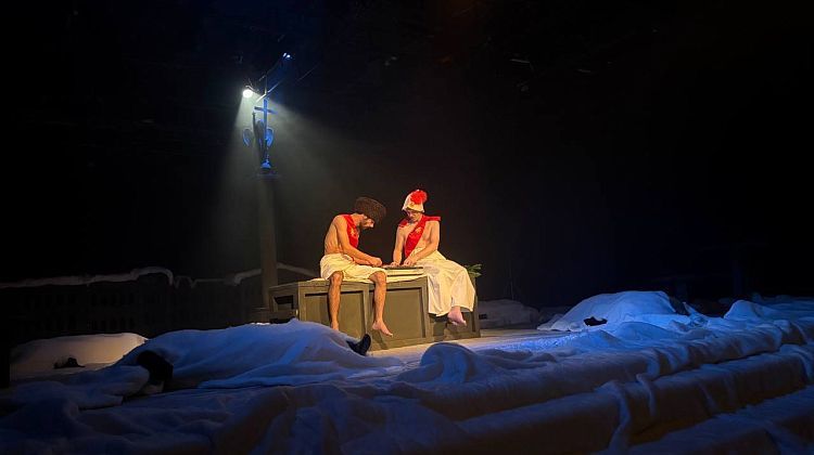 Призрачный детектив: в погоне за Шинелью на сцене Драмтеатра в Краснодаре Призрачный детектив: в погоне за Шинелью на сцене Драмтеатра в Краснодаре