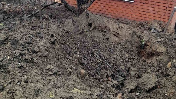 ВСУшники атаковали Белгородскую область: снаряды оставили воронки на земле