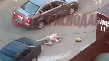 Неадекват кошмарил с утра весь ЖК в Краснодаре: устроил просто безумный треш