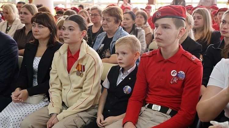 Яркое и прочное полотно Армавира Яркое и прочное полотно Армавира