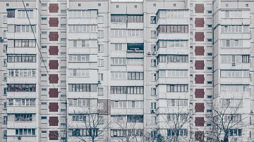   8     :    