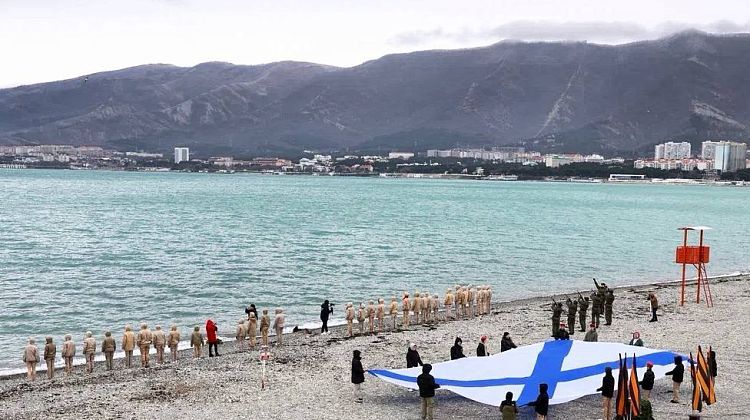В Геленджике прошла акция памяти «Бескозырка»: дань подвигу у берегов бухты В Геленджике прошла акция памяти «Бескозырка»: дань подвигу у берегов бухты